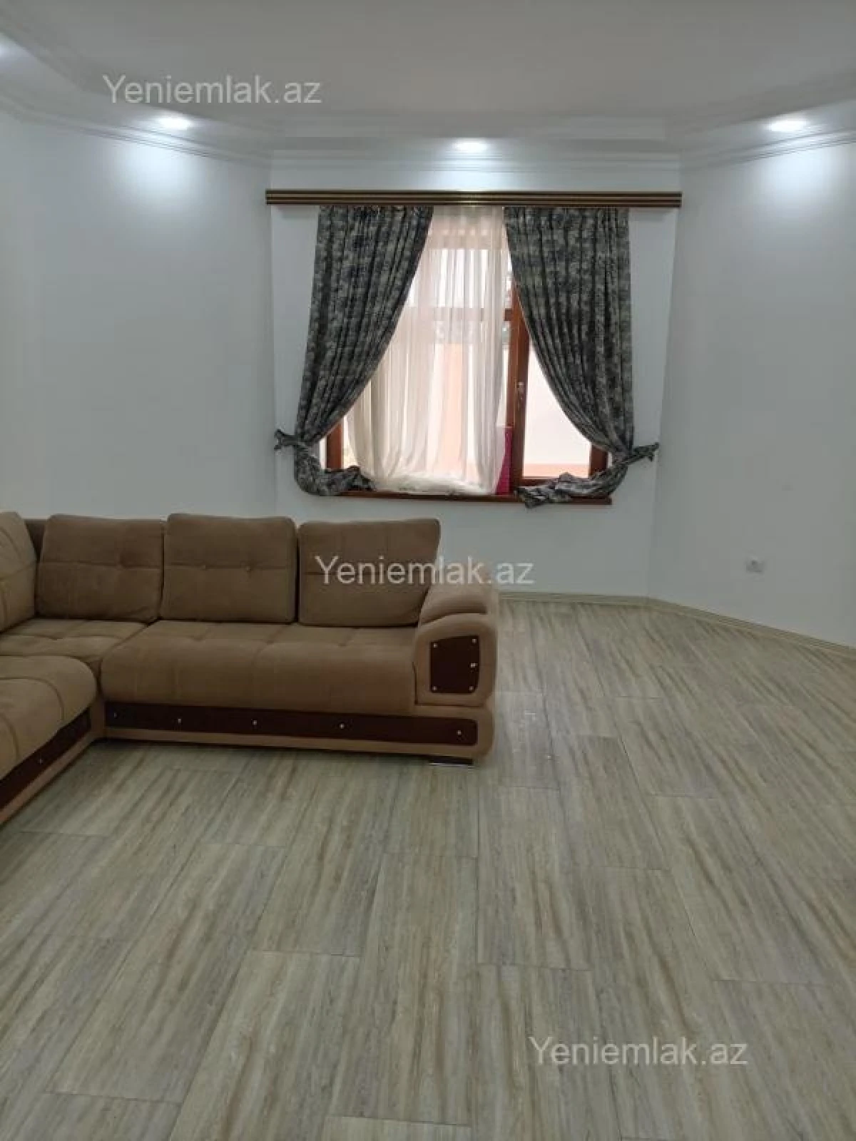 Satılır 6 otaqlı obyekt 300 m²