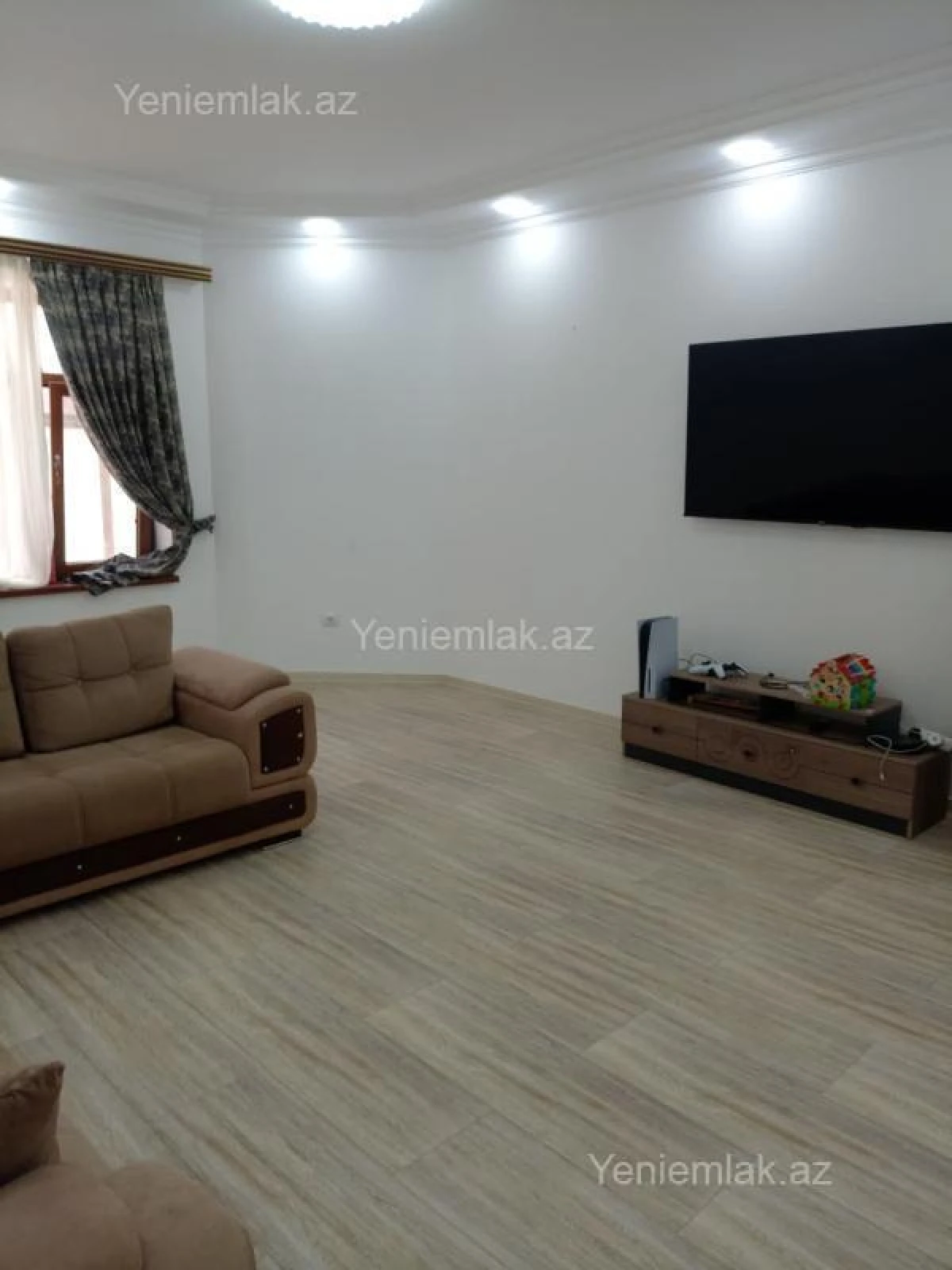 Satılır 6 otaqlı obyekt 300 m²
