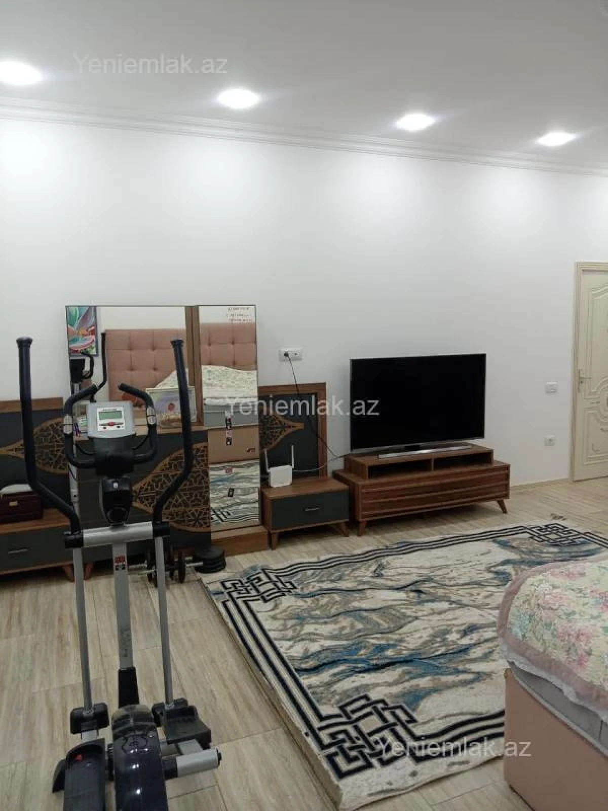 Satılır 6 otaqlı obyekt 300 m²