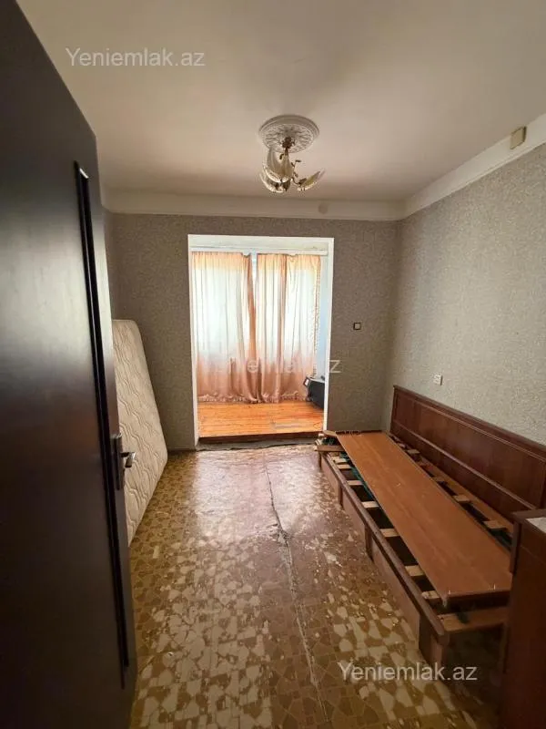 Satılır 9 otaqlı köhnə tikili 80 m²
