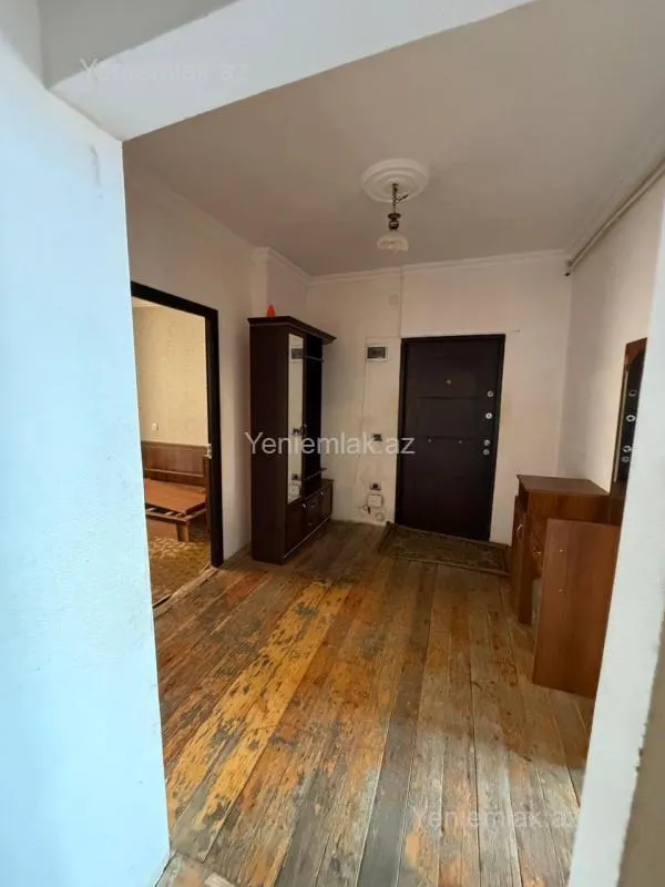 Satılır 9 otaqlı köhnə tikili 80 m²