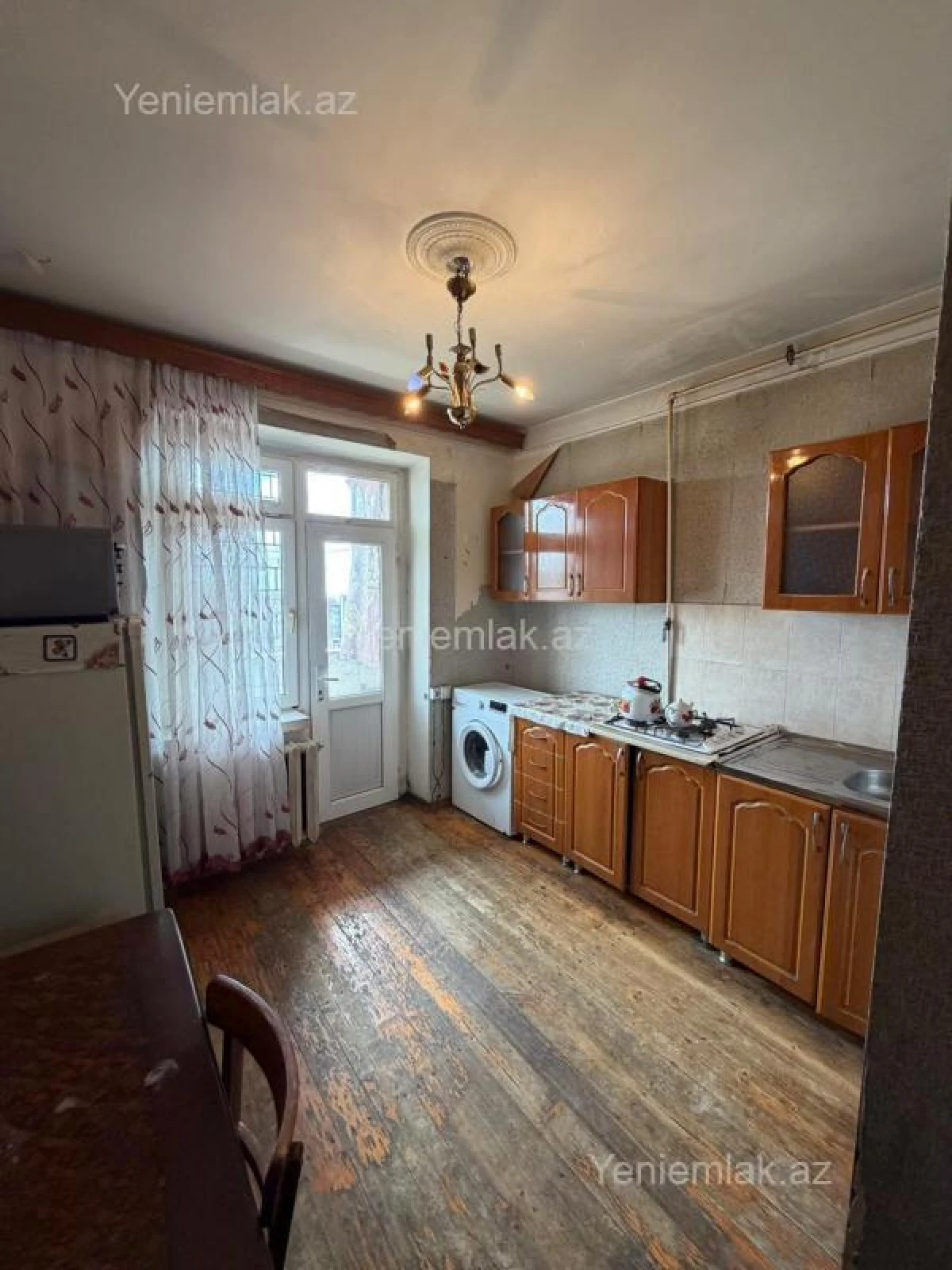 Satılır 9 otaqlı köhnə tikili 80 m²