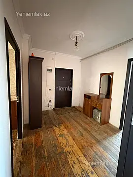 Satılır 9 otaqlı köhnə tikili 80 m²