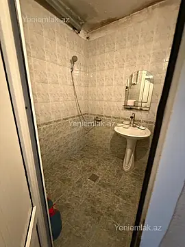 Satılır 9 otaqlı köhnə tikili 80 m²