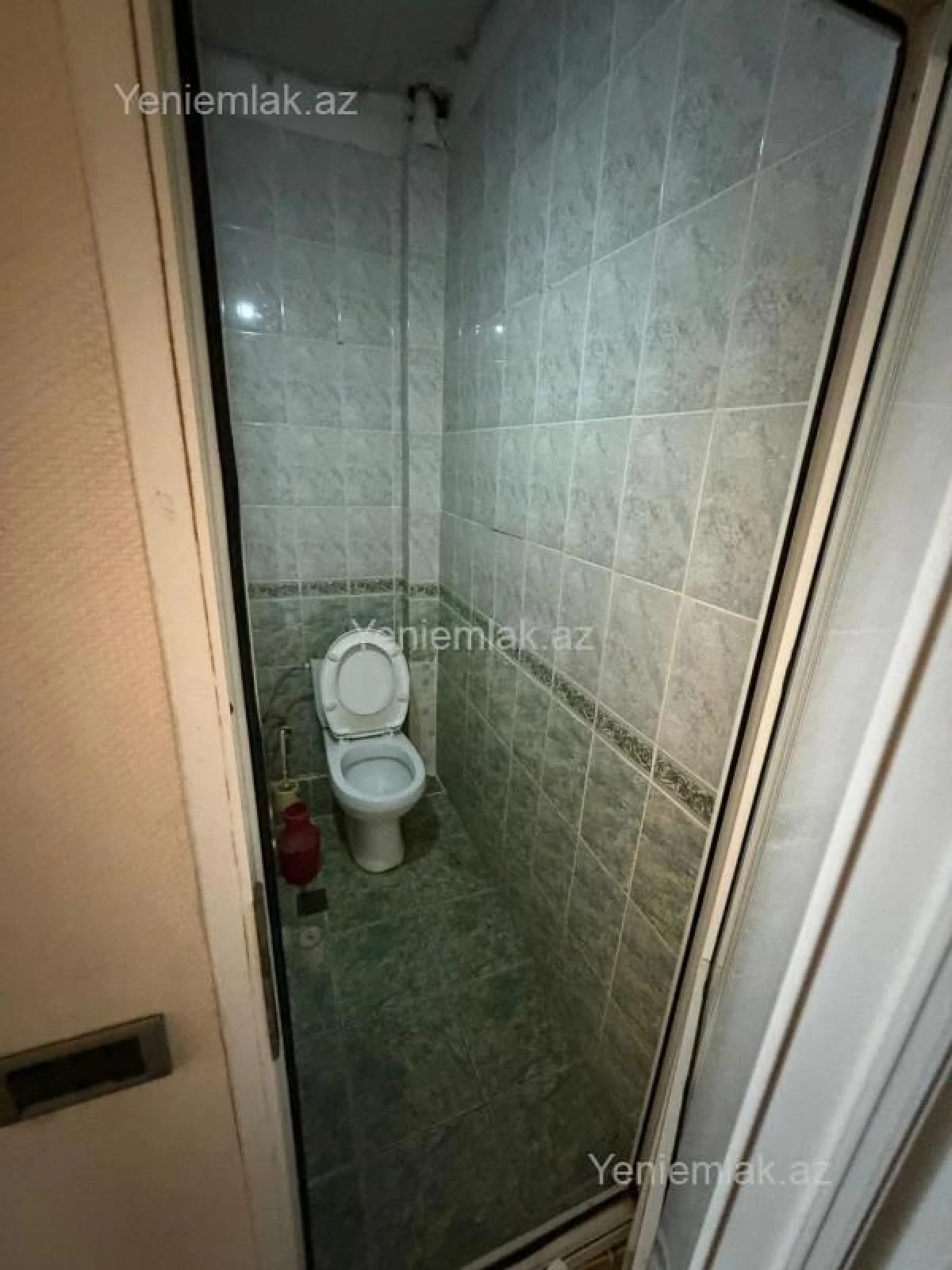 Satılır 9 otaqlı köhnə tikili 80 m²