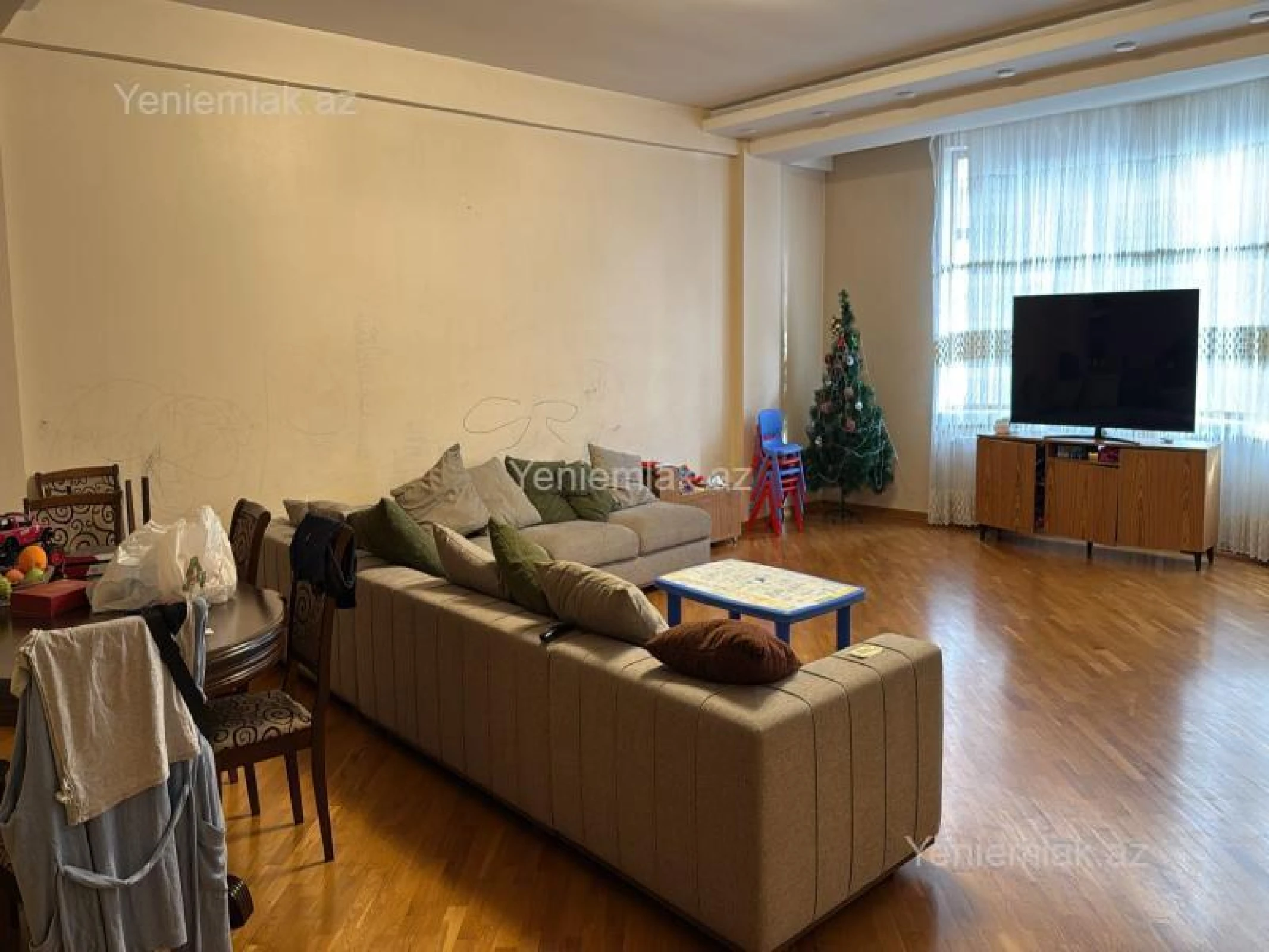 Satılır 3 otaqlı yeni tikili 180 m²