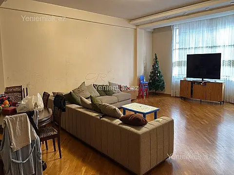 Satılır 3 otaqlı yeni tikili 180 m²