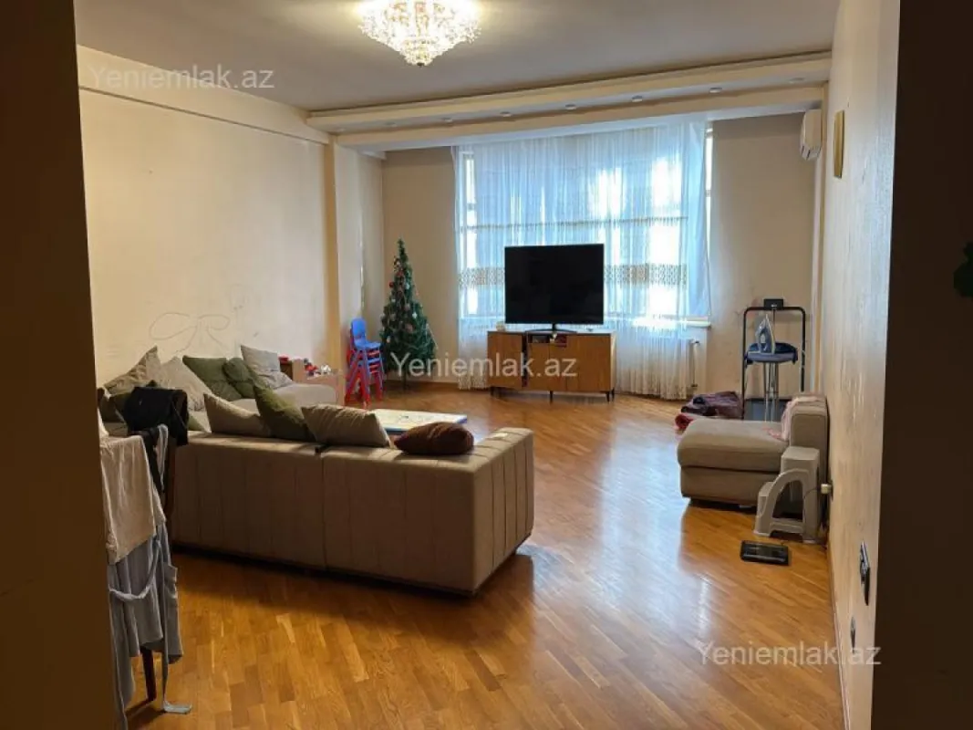 Satılır 3 otaqlı yeni tikili 180 m²