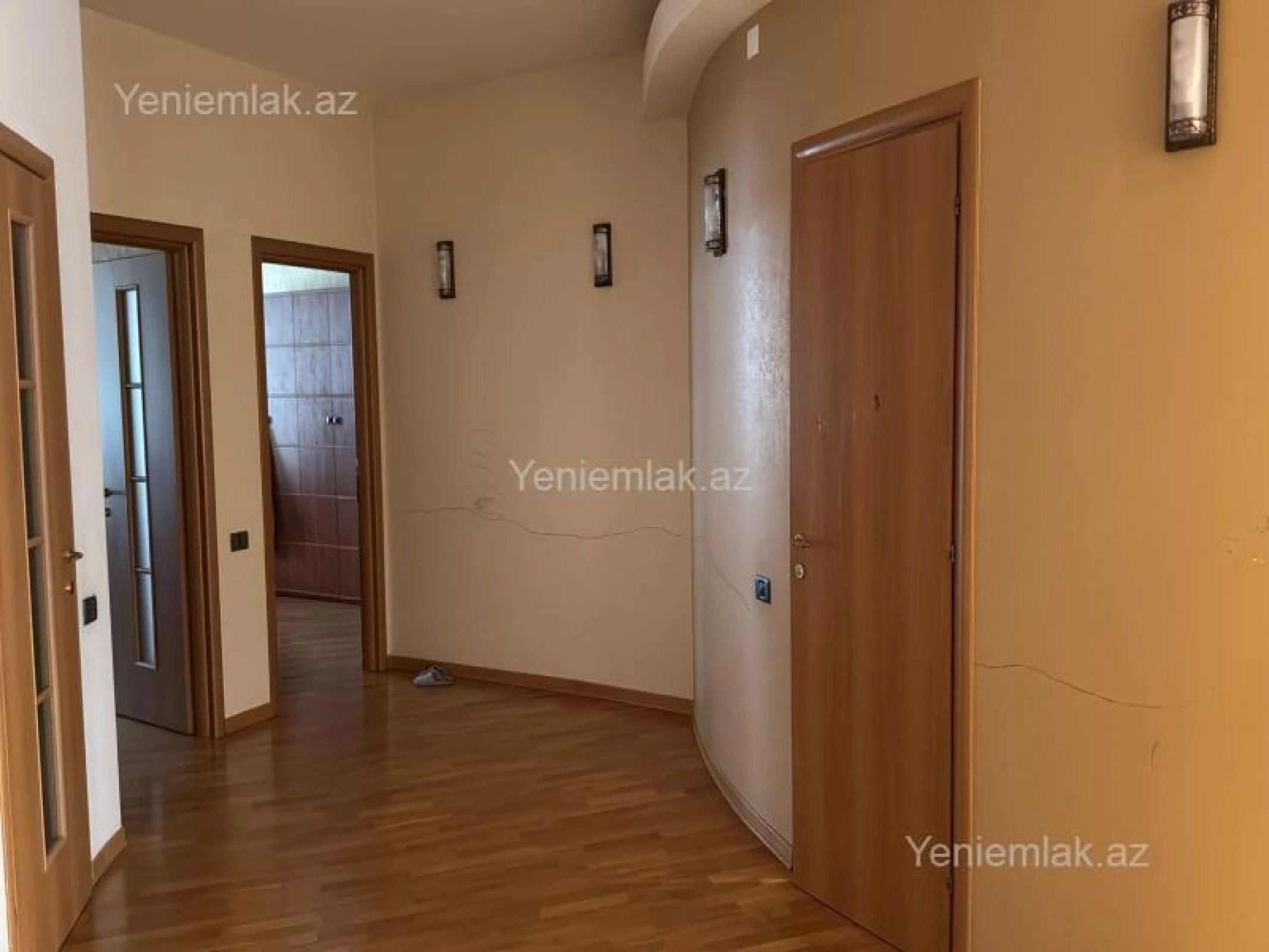 Satılır 3 otaqlı yeni tikili 180 m²