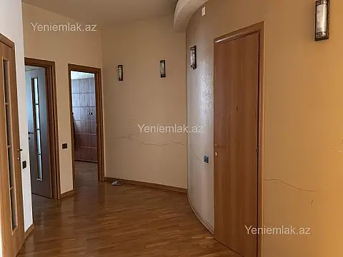 Satılır 3 otaqlı yeni tikili 180 m²