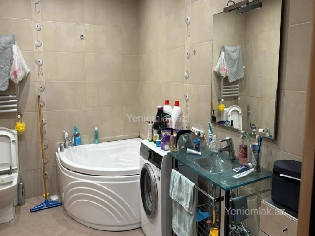 Satılır 3 otaqlı yeni tikili 180 m²