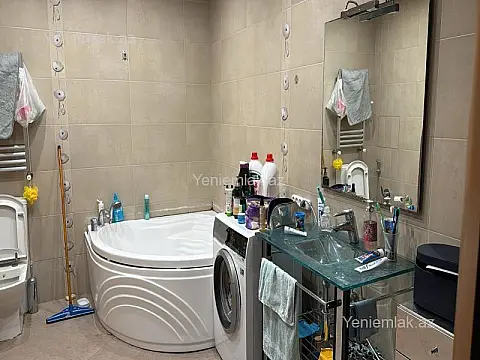 Satılır 3 otaqlı yeni tikili 180 m²