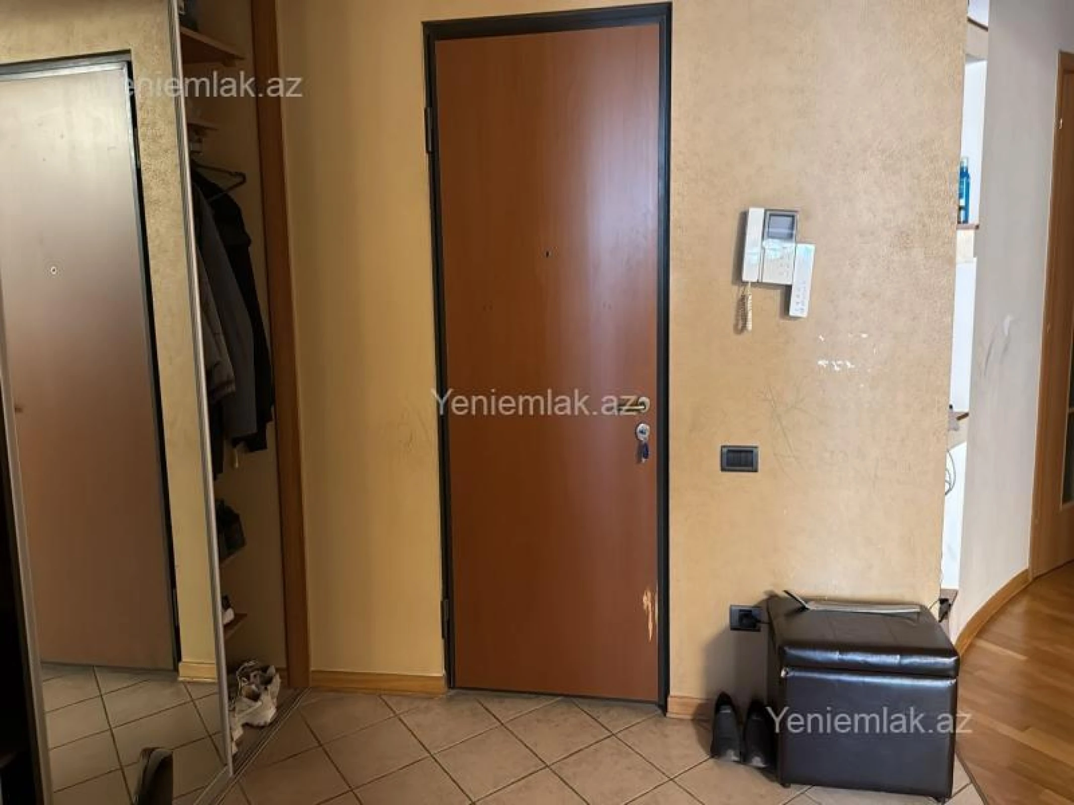 Satılır 3 otaqlı yeni tikili 180 m²