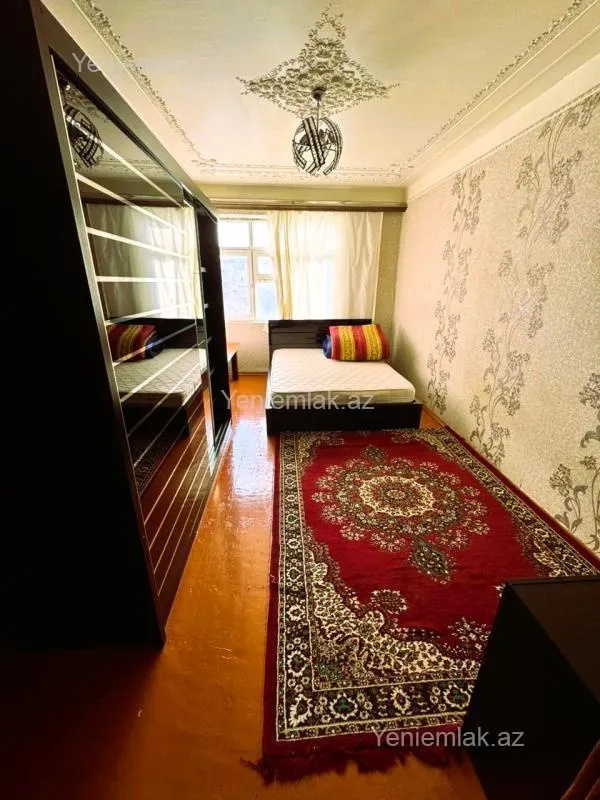 Satılır 2 otaqlı köhnə tikili 65 m²