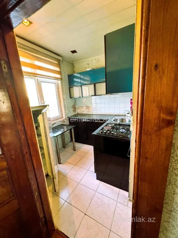 Satılır 2 otaqlı köhnə tikili 65 m²