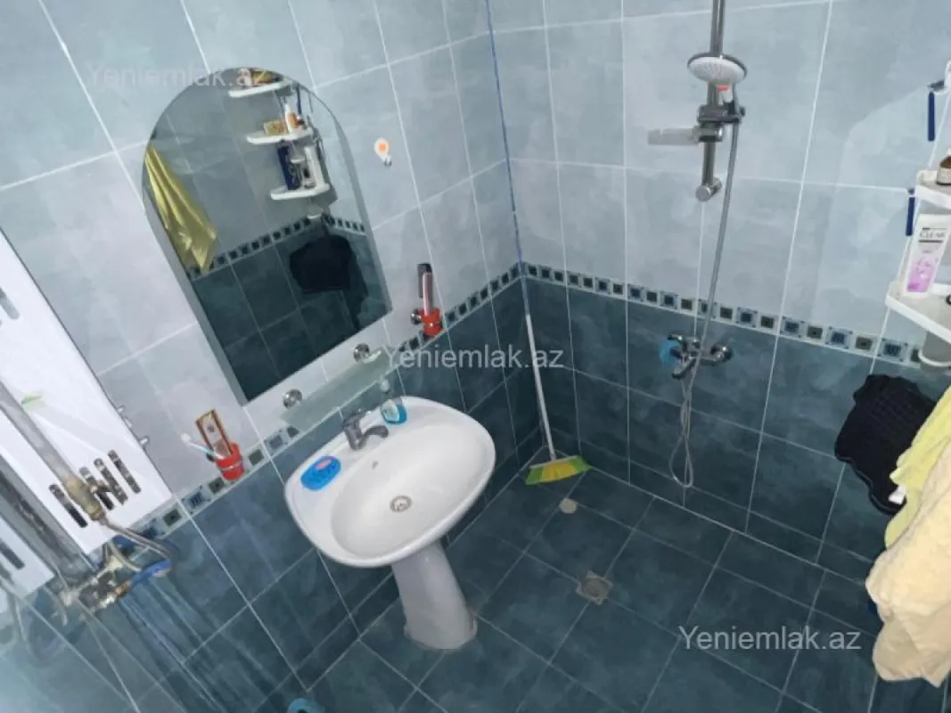 Satılır 2 otaqlı köhnə tikili 60 m²