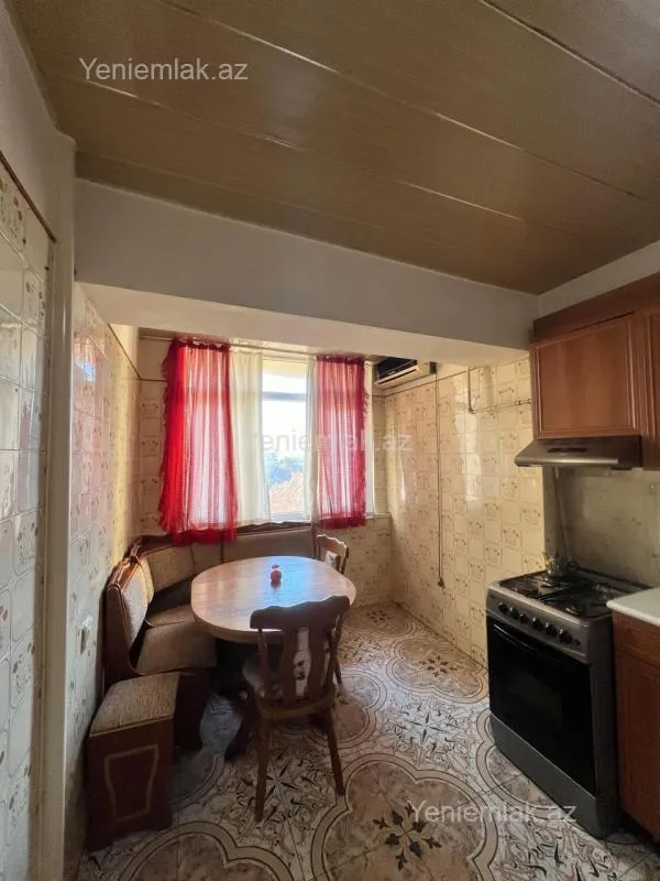 Satılır 3 otaqlı köhnə tikili 85 m²