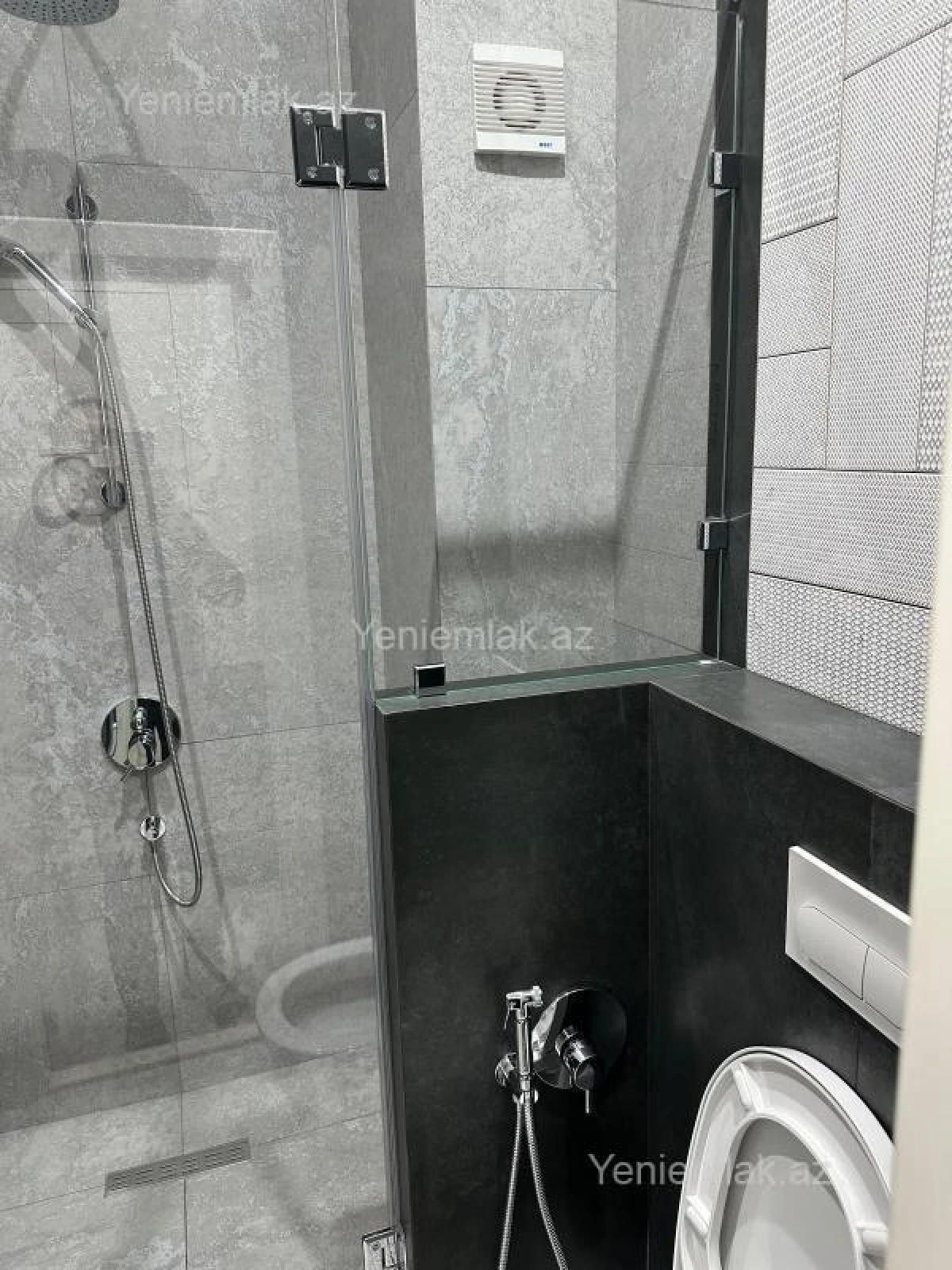 Satılır 1 otaqlı köhnə tikili 42 m²