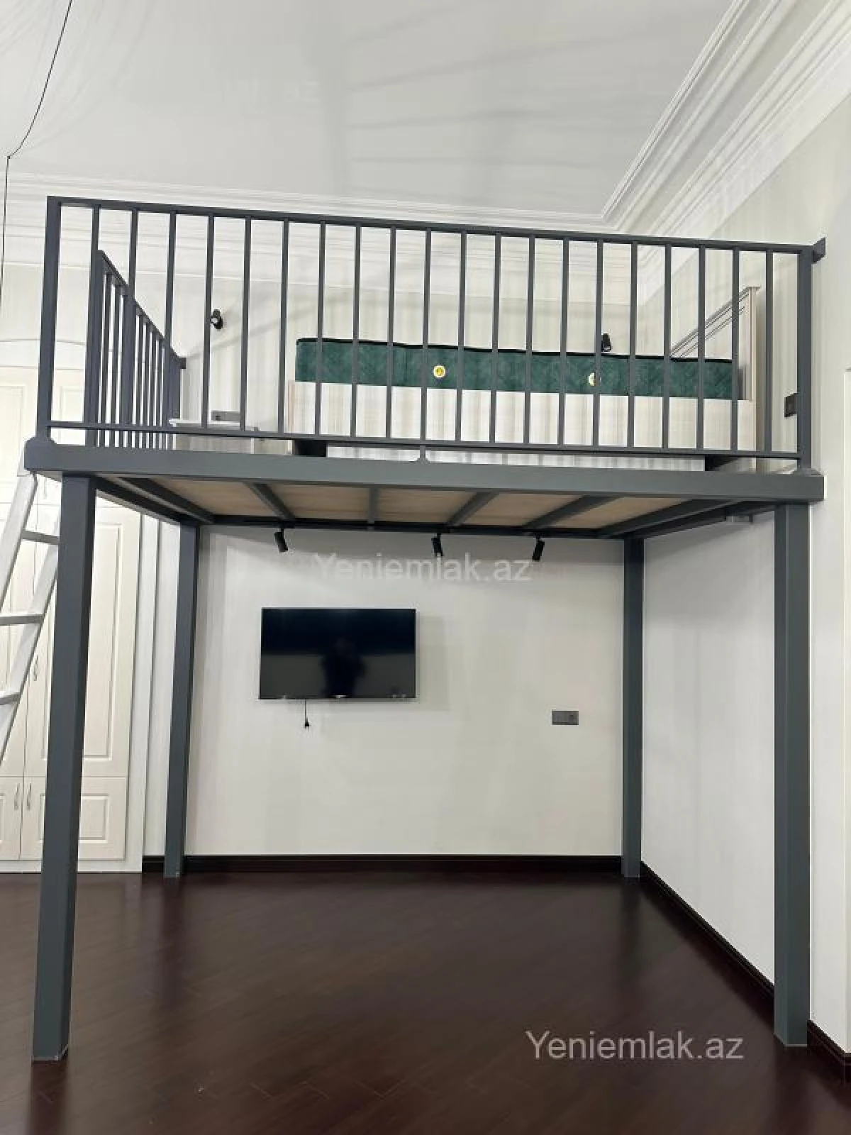 Satılır 1 otaqlı köhnə tikili 42 m²