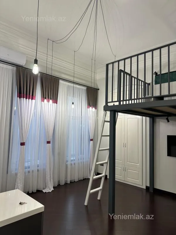 Satılır 1 otaqlı köhnə tikili 42 m²