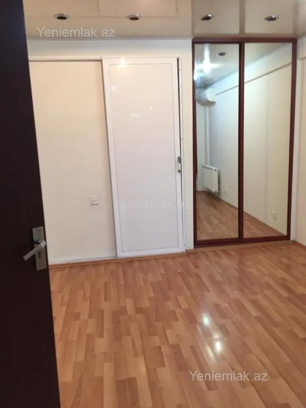 Satılır 3 otaqlı ofis 92 m²