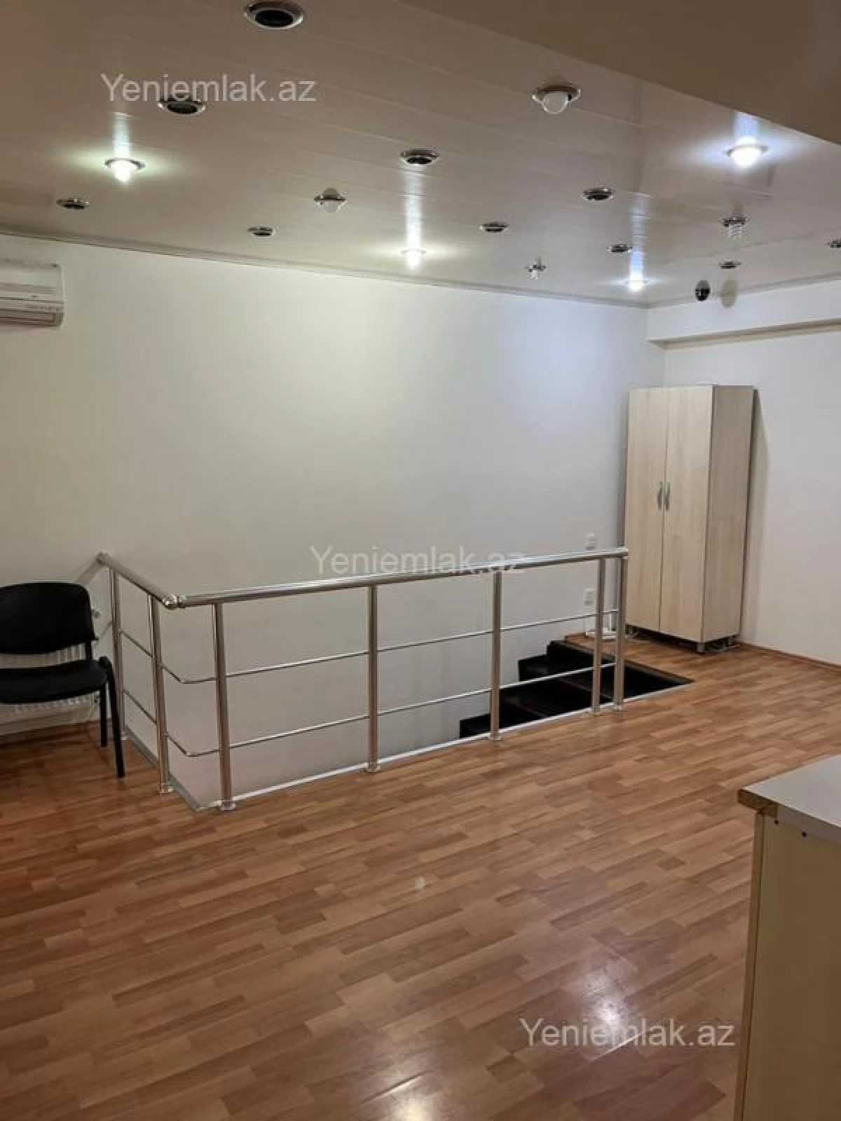 Satılır 3 otaqlı ofis 92 m²