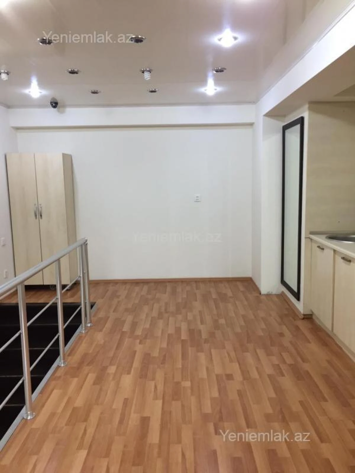 Satılır 3 otaqlı ofis 92 m²