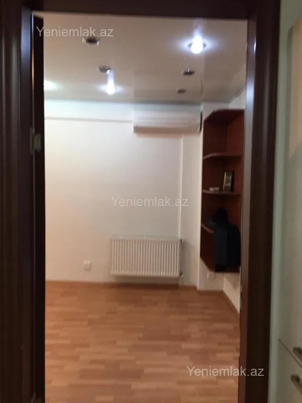 Satılır 3 otaqlı ofis 92 m²