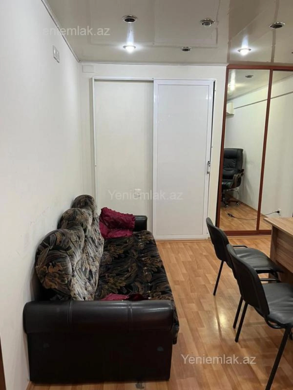 Satılır 3 otaqlı ofis 92 m²
