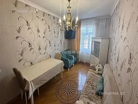 Satılır 4 otaqlı köhnə tikili 110 m²