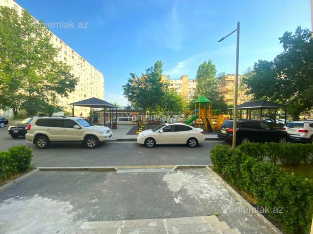 Satılır 3 otaqlı köhnə tikili 90 m²