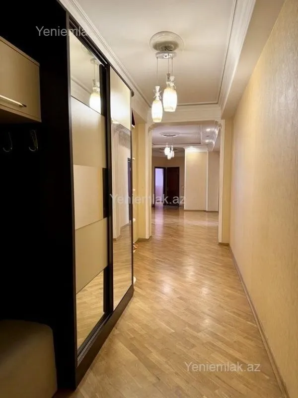 Satılır 4 otaqlı yeni tikili 185 m²