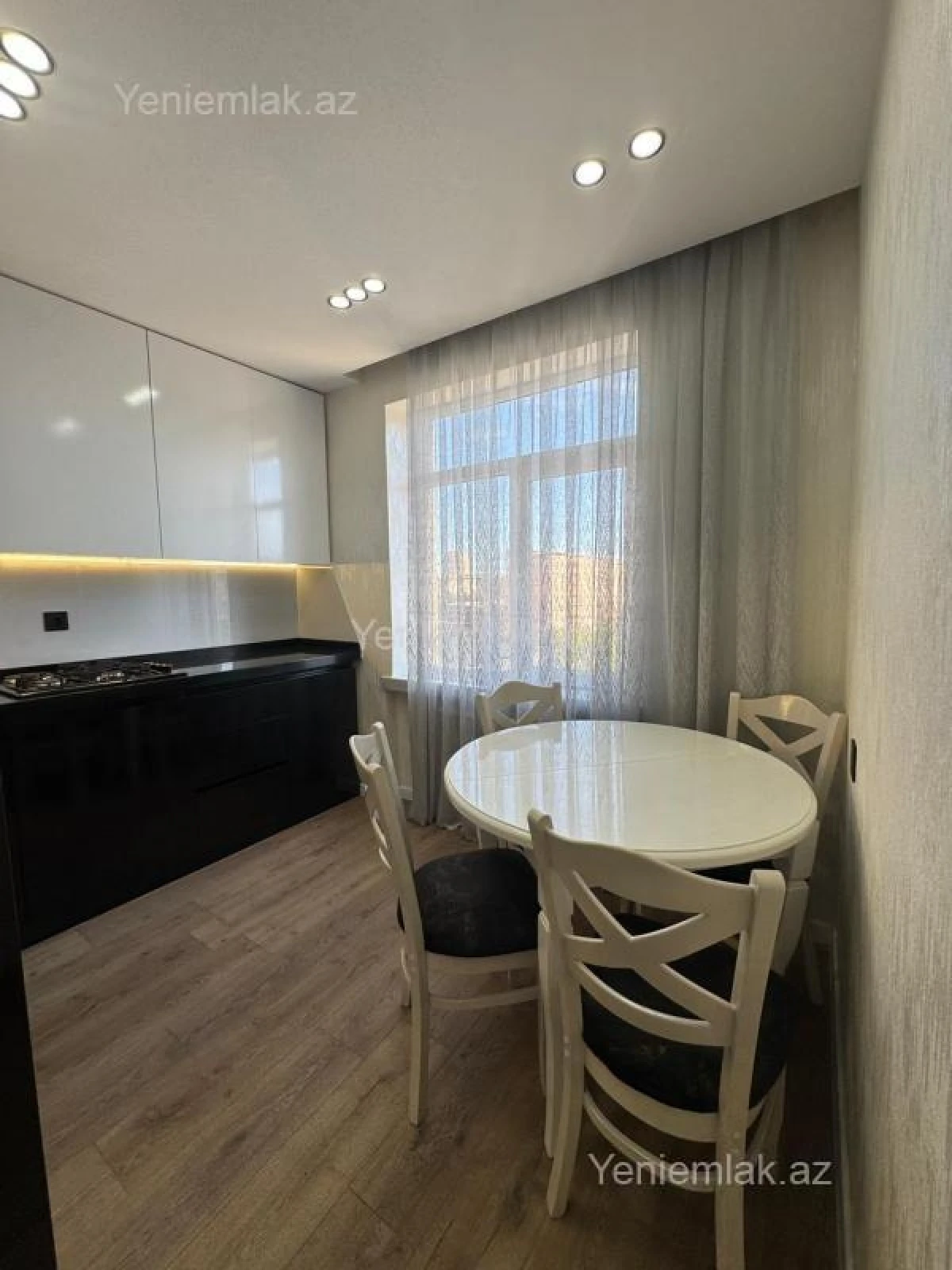 Satılır 2 otaqlı köhnə tikili 60 m²