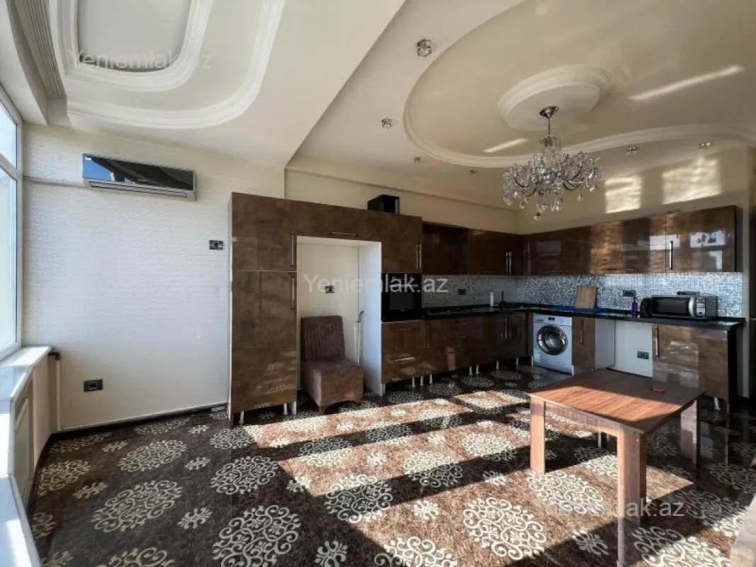 Satılır 4 otaqlı yeni tikili 220 m²