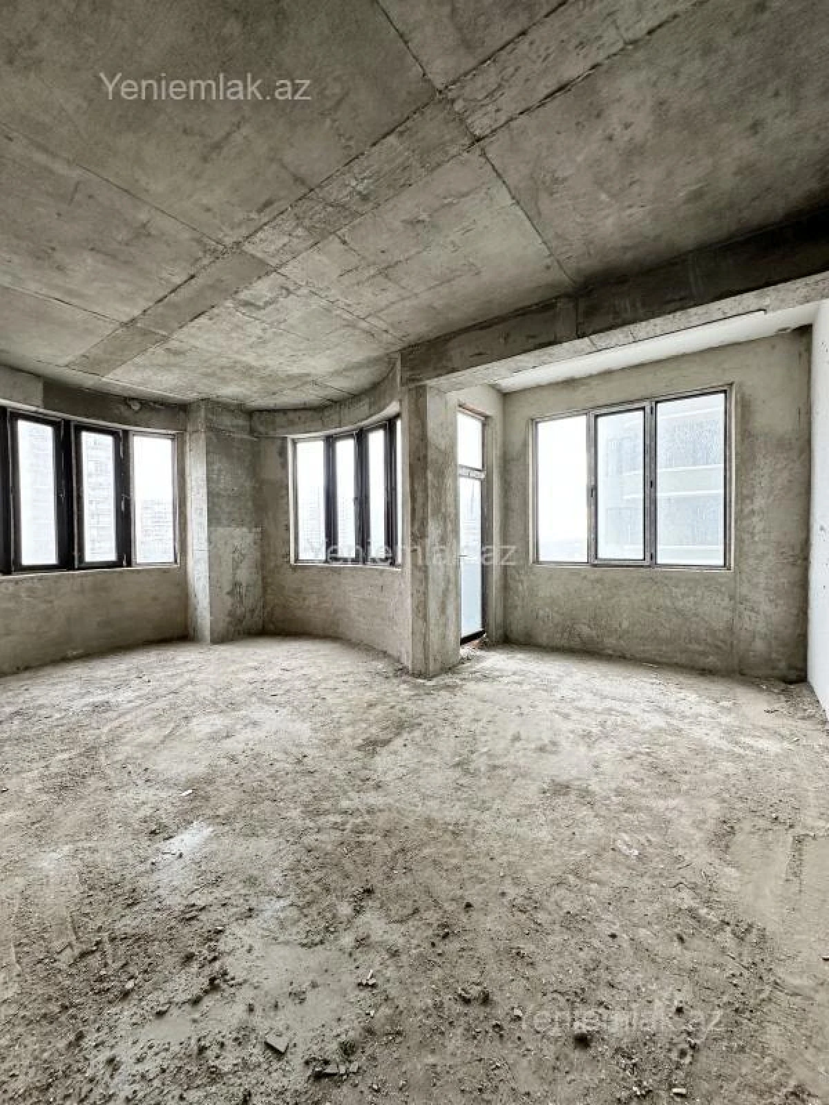 Satılır 3 otaqlı yeni tikili 130 m²