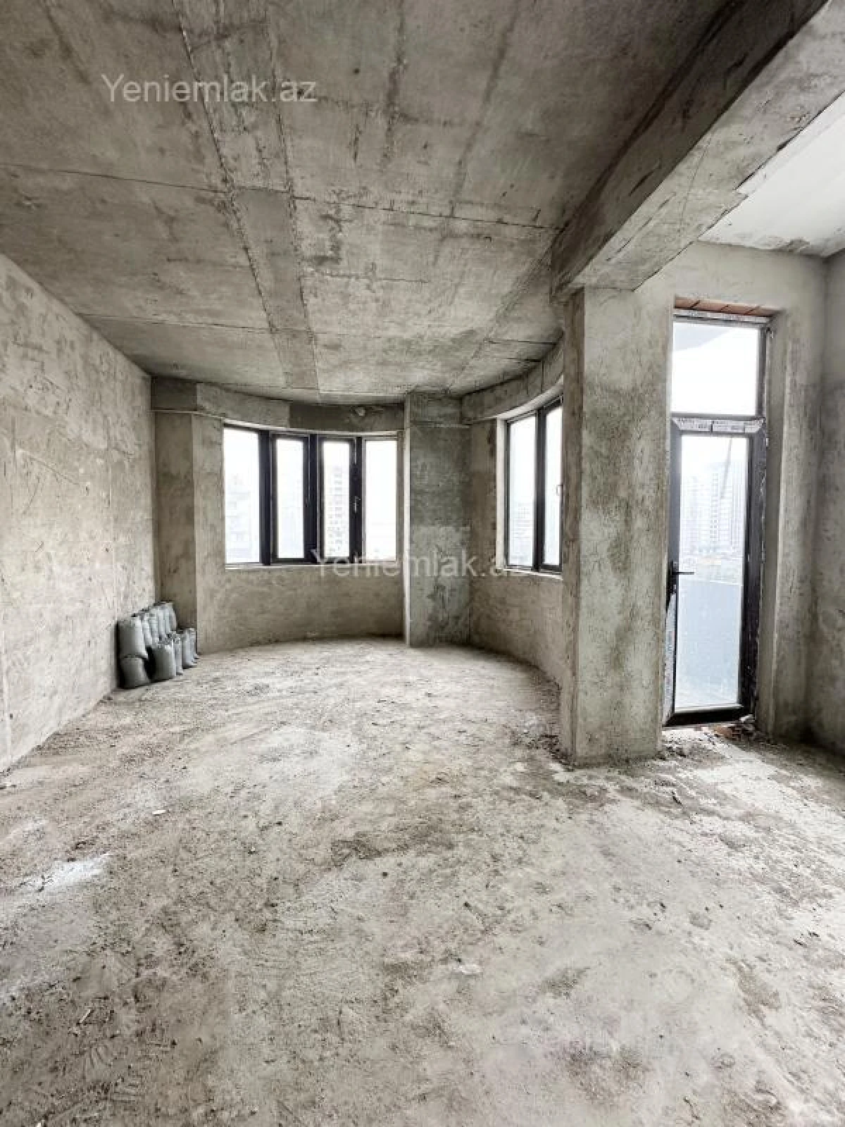 Satılır 3 otaqlı yeni tikili 130 m²