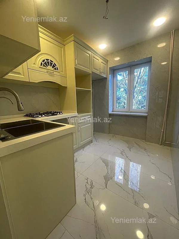 Satılır 3 otaqlı köhnə tikili 75 m²