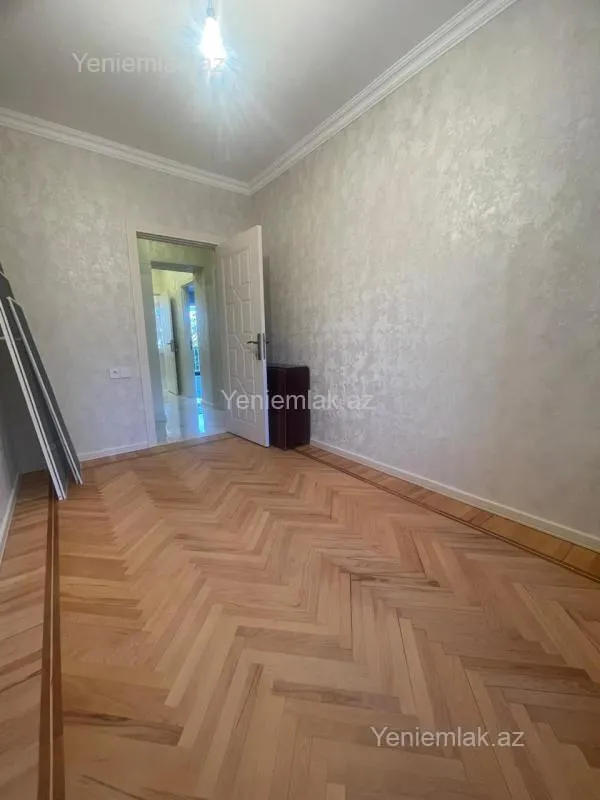 Satılır 3 otaqlı köhnə tikili 75 m²