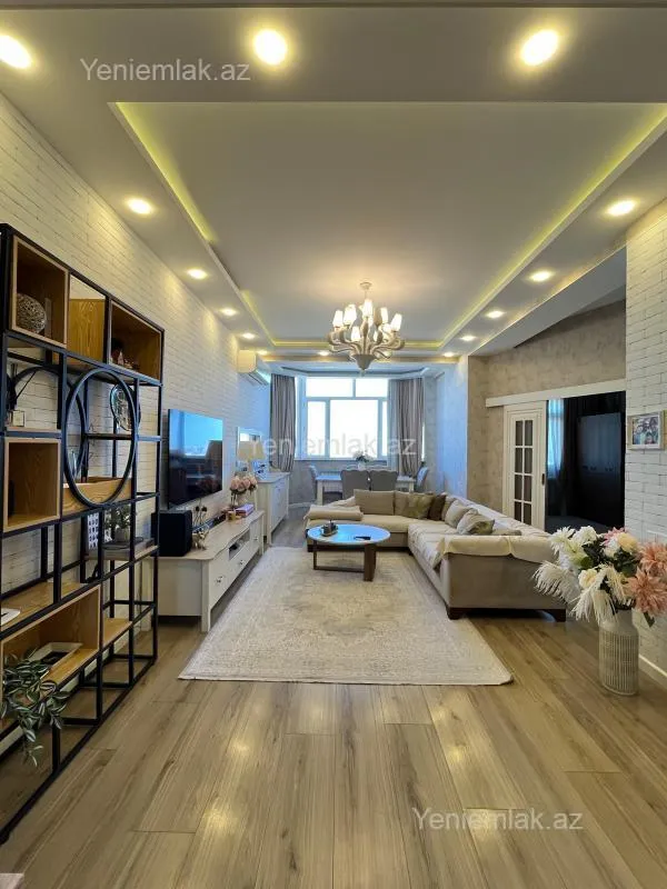 Satılır 4 otaqlı yeni tikili 95 m²