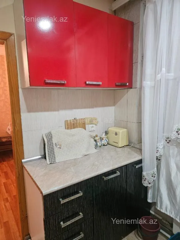 Satılır 3 otaqlı köhnə tikili 90 m²
