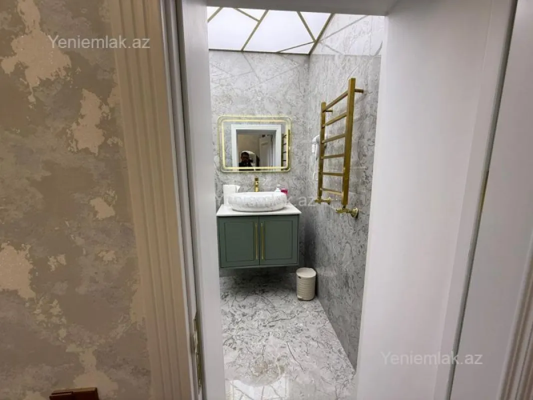 Satılır 3 otaqlı yeni tikili 160 m²