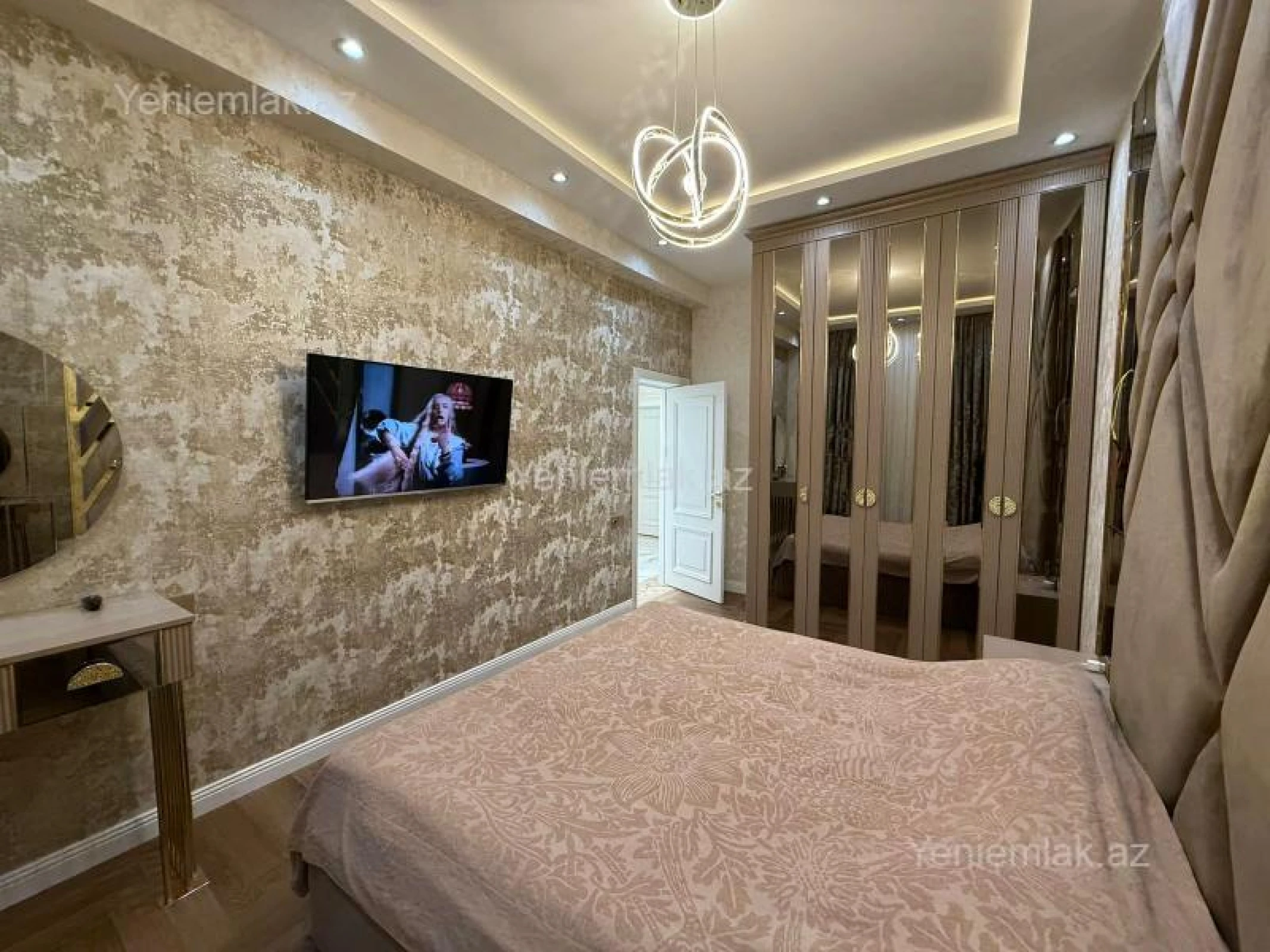 Satılır 3 otaqlı yeni tikili 160 m²