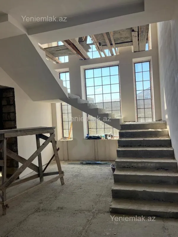 Satılır 6 otaqlı həyət evi 350 m²