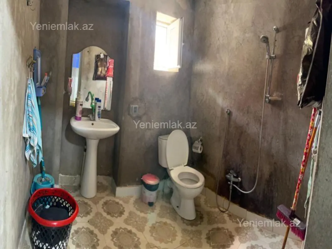 Satılır 6 otaqlı həyət evi 200 m²