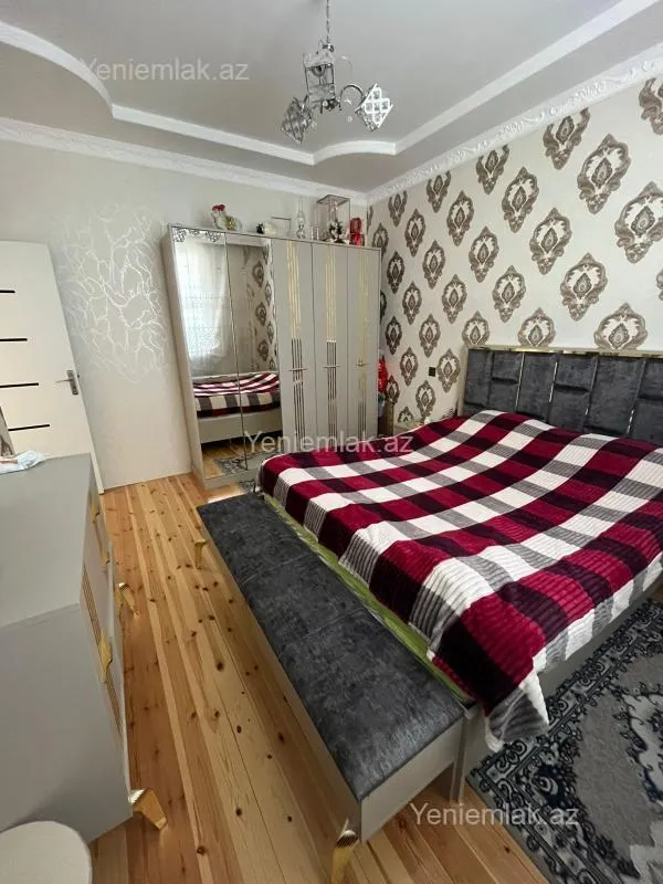 Satılır 6 otaqlı həyət evi 200 m²