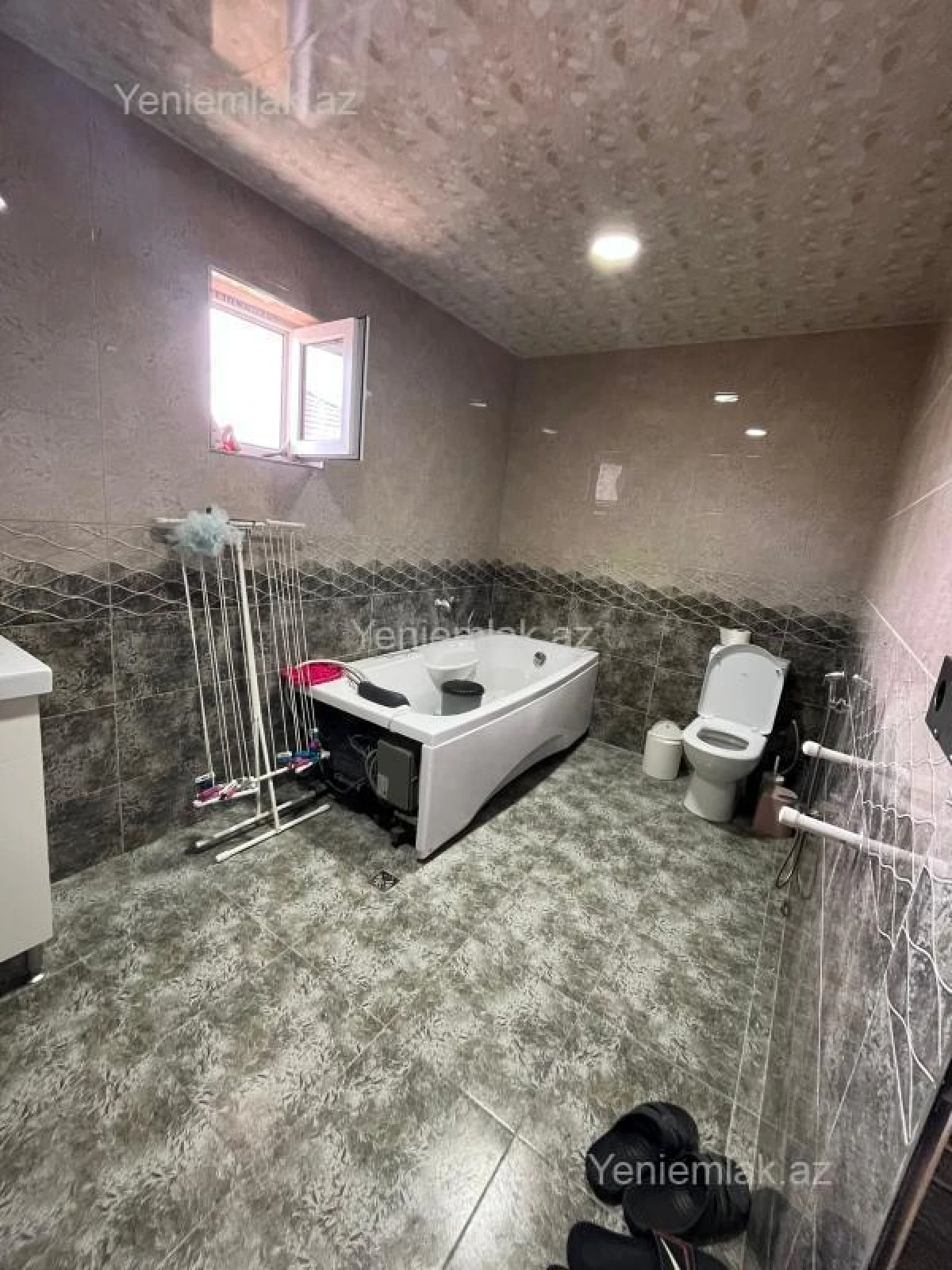 Satılır 6 otaqlı həyət evi 200 m²