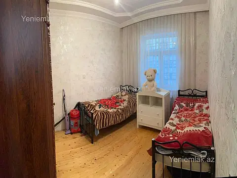 Satılır 6 otaqlı həyət evi 200 m²