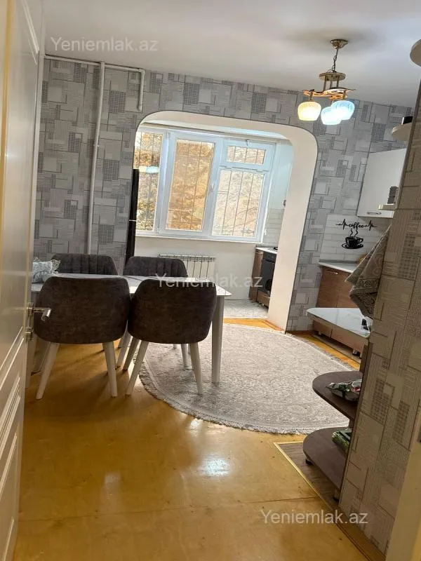 Satılır 3 otaqlı köhnə tikili 80 m²