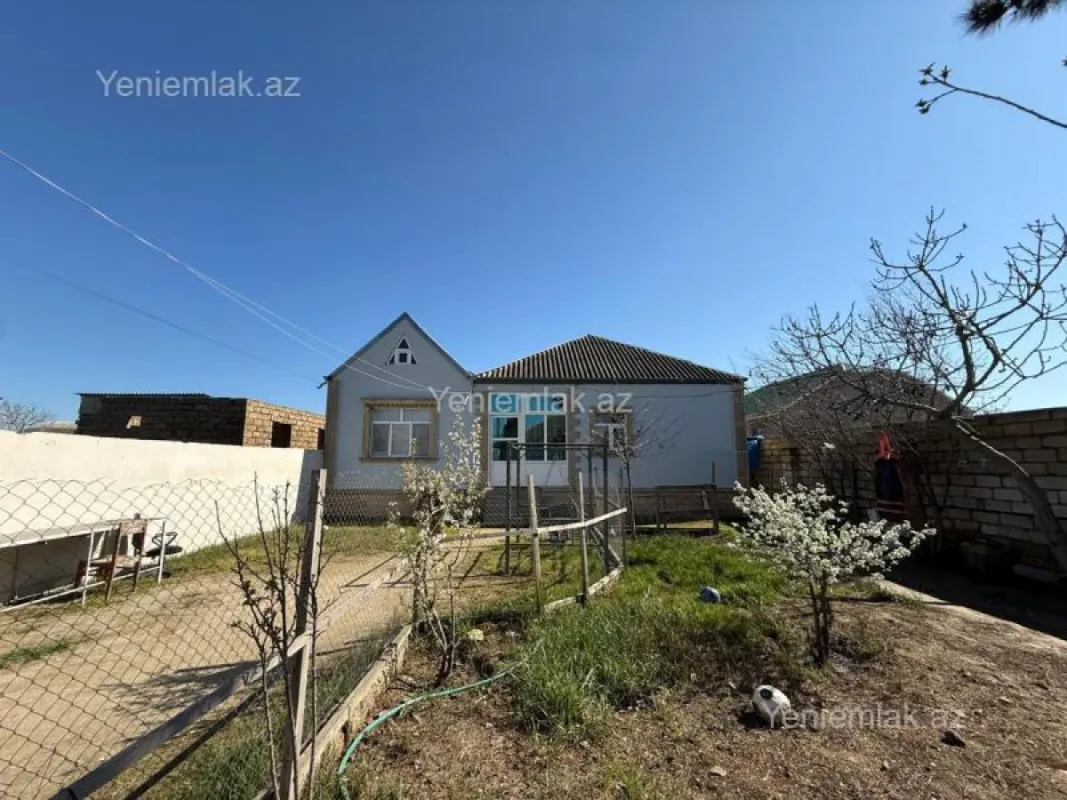 Satılır 4 otaqlı həyət evi 130 m²