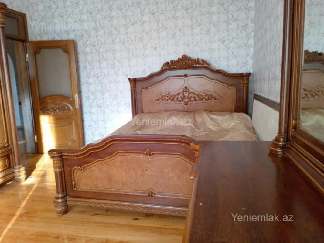 Satılır 5 otaqlı həyət evi 285 m²